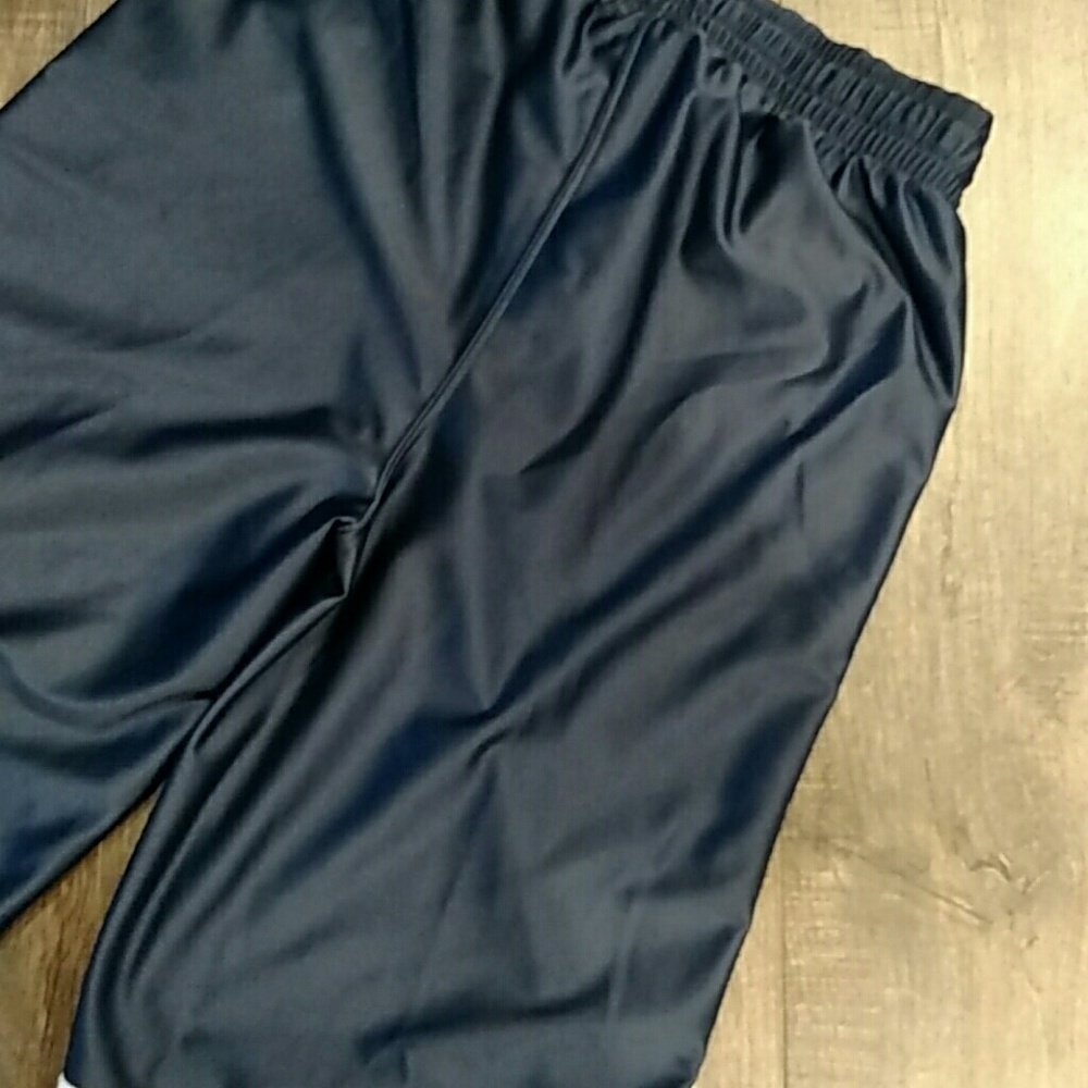 Shorts - Picture 2 of 4